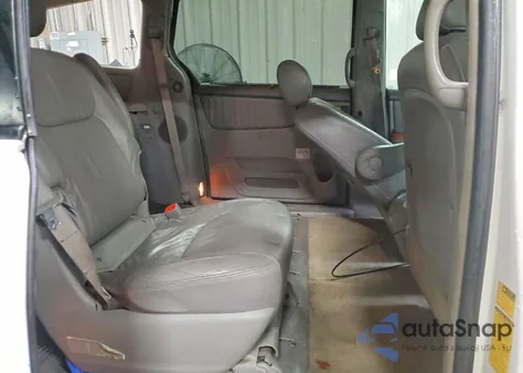 2008 Toyota Sienna Xle z USA, uszkodzony, nr VIN 5TDBK22C98S008936